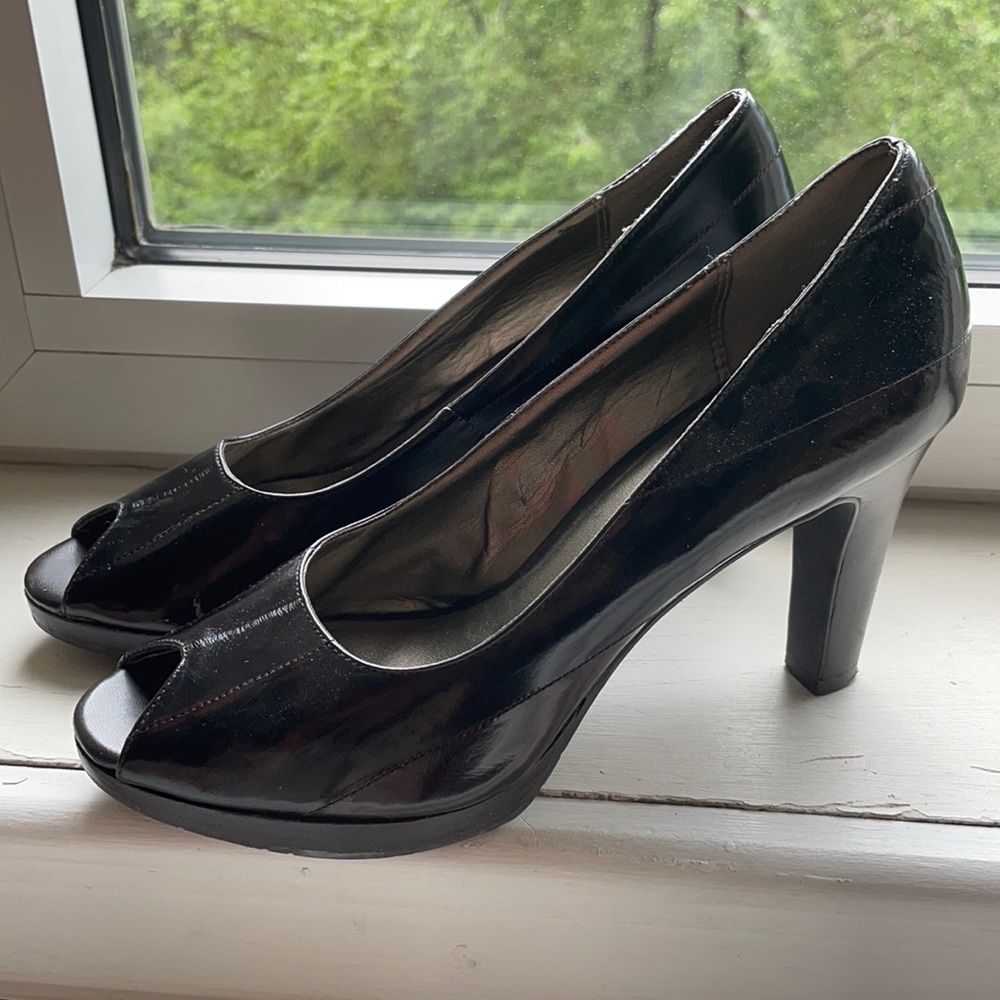 Beautiful Leather Peep-toe 3inch heels
